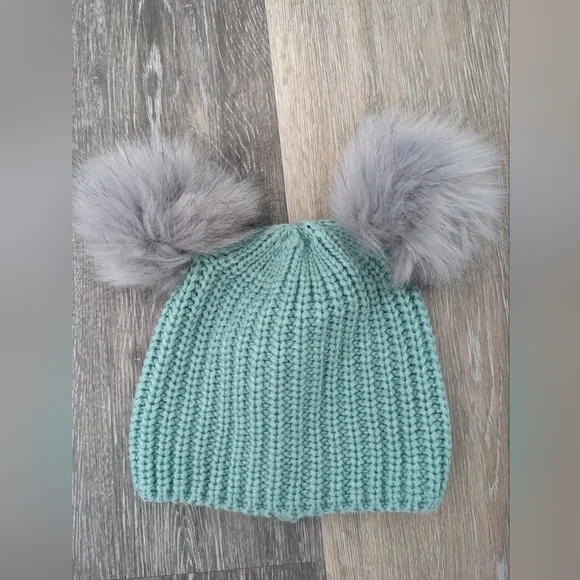 Double pom pom lightweight hat - Picture 1 of 2